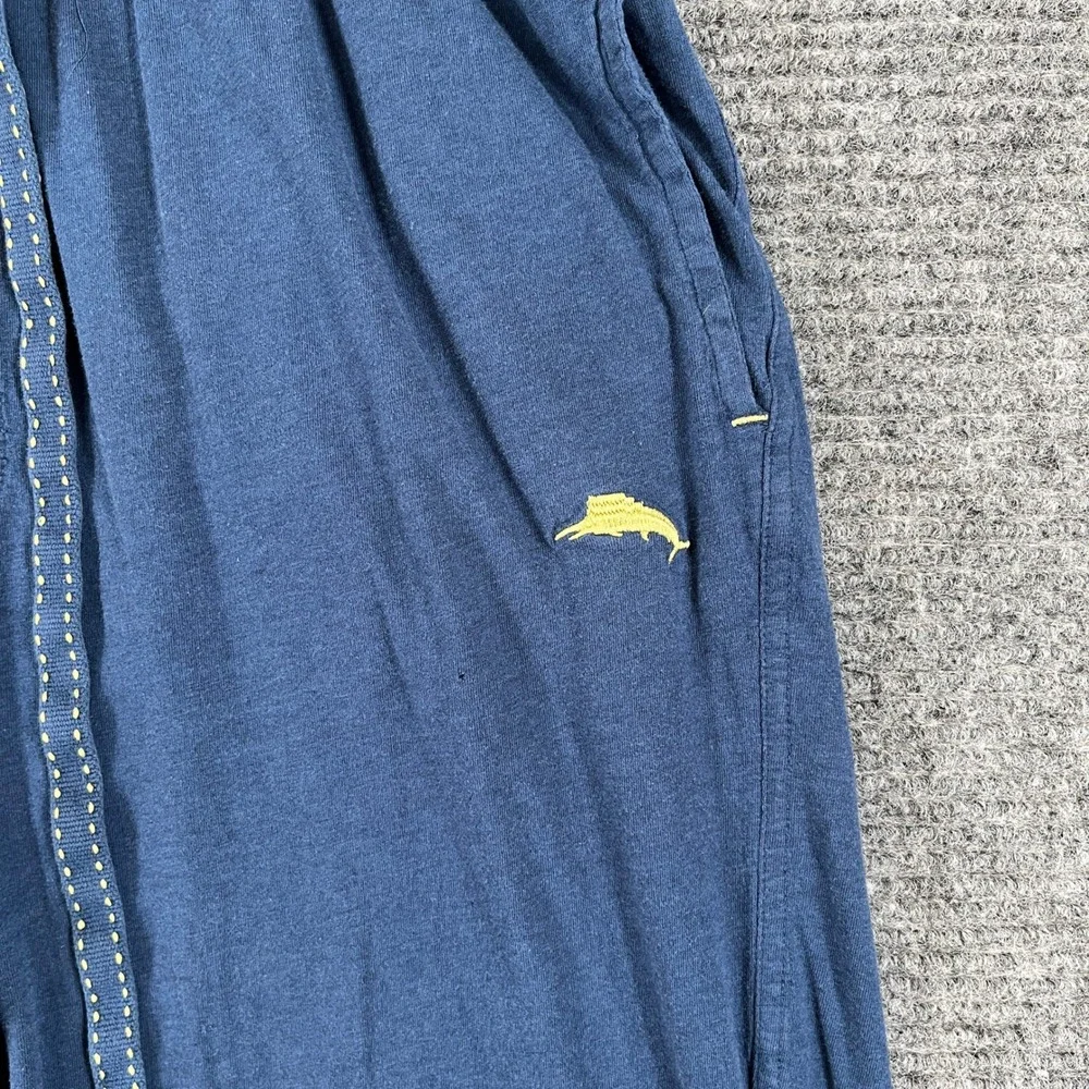 Tommy Bahama small hole